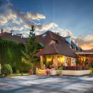 https://villa-riccona.warsawhotelspoland.com
