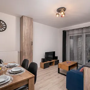 Apartwro 8th - Square, Railway Station Apartmán Vratislav