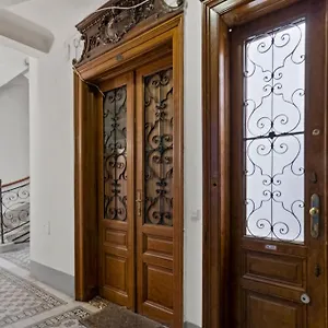 Designer Near Schoenbrunn Vienne