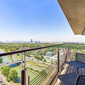 Sky9 District 3 Апартаменты